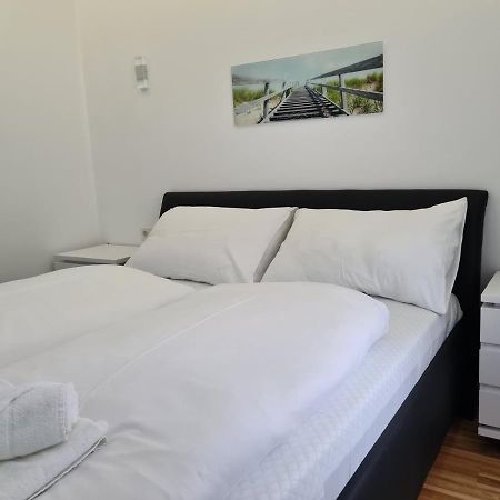Lapi Apartment 1150 Виена Екстериор снимка