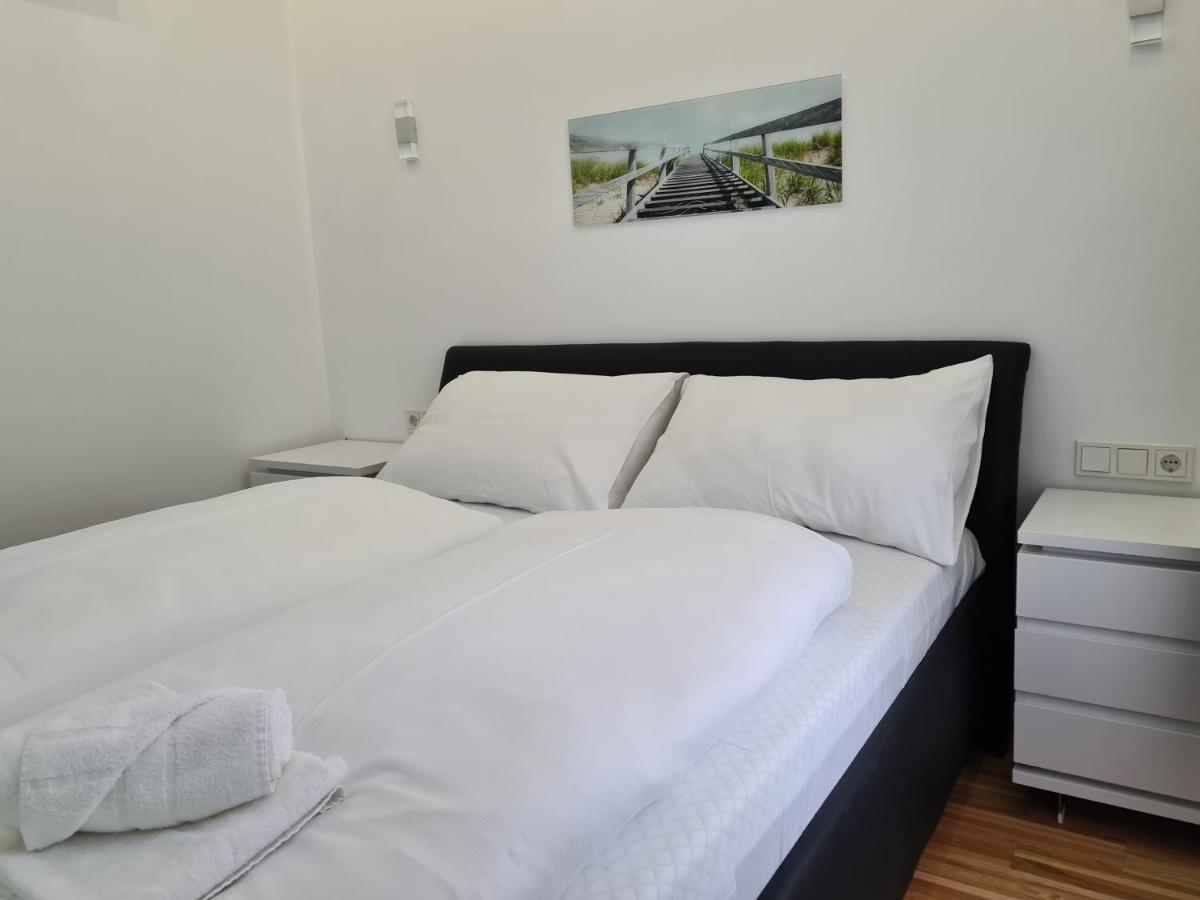 Lapi Apartment 1150 Виена Екстериор снимка