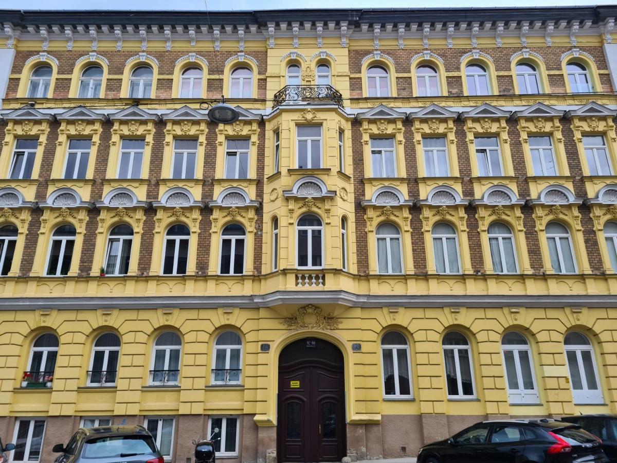 Lapi Apartment 1150 Виена Екстериор снимка