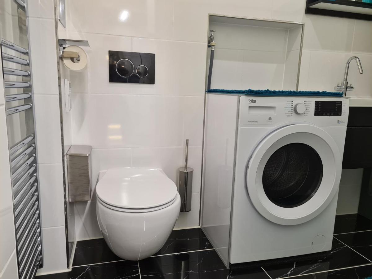 Lapi Apartment 1150 Виена Екстериор снимка