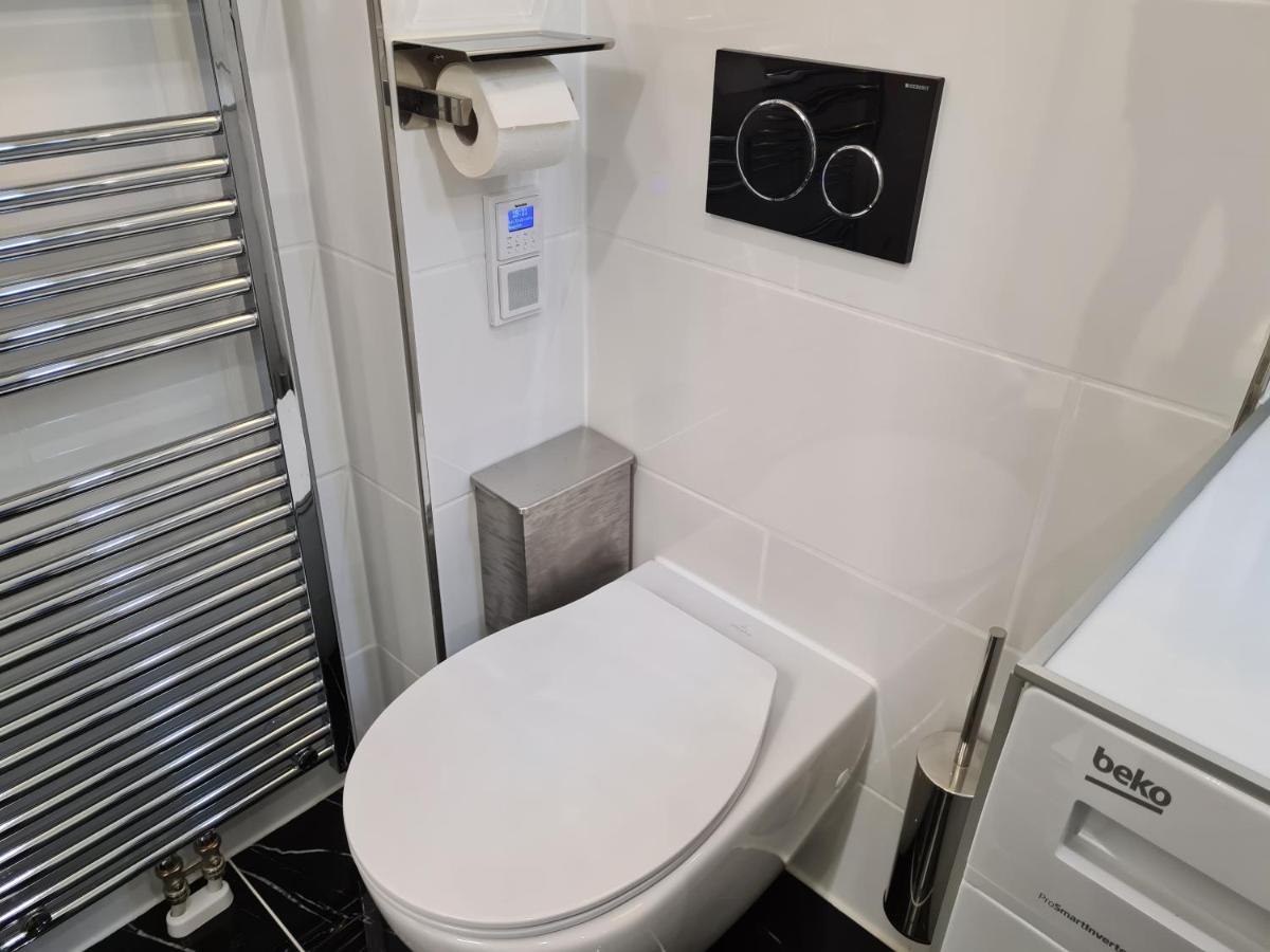 Lapi Apartment 1150 Виена Екстериор снимка